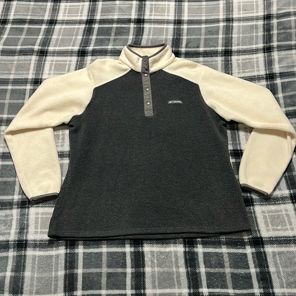 Women's Columbia top sport wear